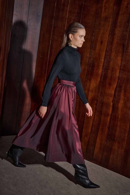 Chic Tam Balıkçı Siyah Triko, Blair Kırmızı Etek Kombini