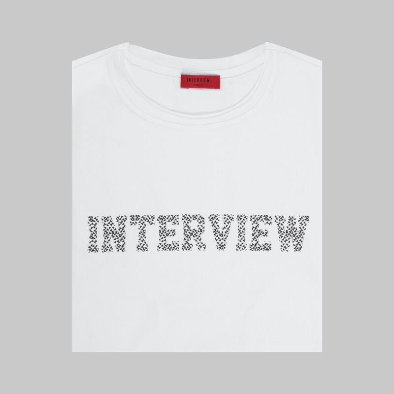 Bisiklet Yaka Baskılı Beyaz Tişört - INTERVIEW