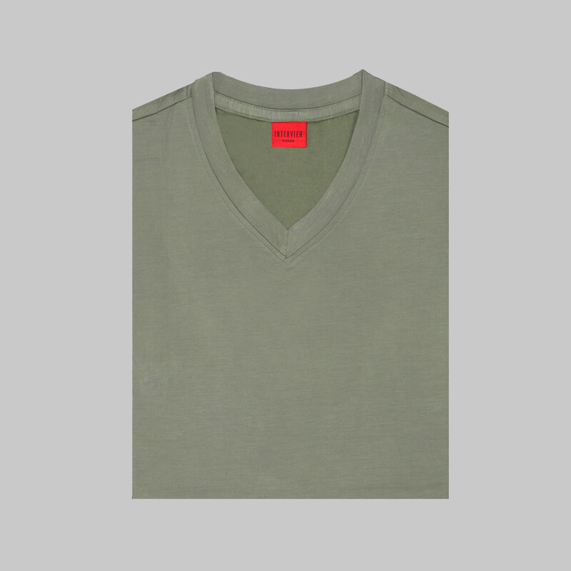 V Yaka Haki Tişört - INTERVIEW