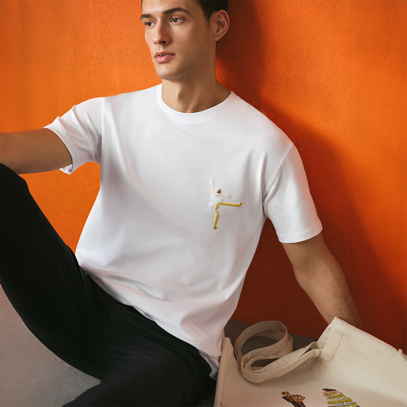 O Yaka Balerin Tasarım Beyaz Tişört - SARAR