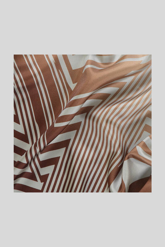 Geometrik Desen Twill Kahverengi İpek Eşarp - 2
