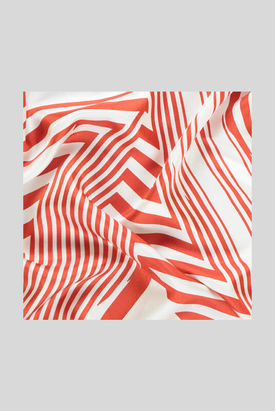 Geometrik Desen Twill Kırmızı İpek Eşarp - 2