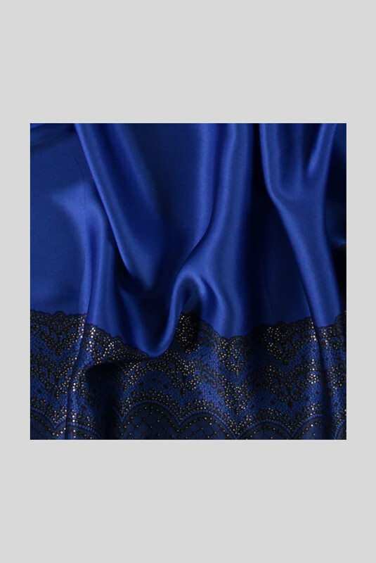 Varaklı Geometrik Desenli Mavi Saten İpek Eşarp - SARAR