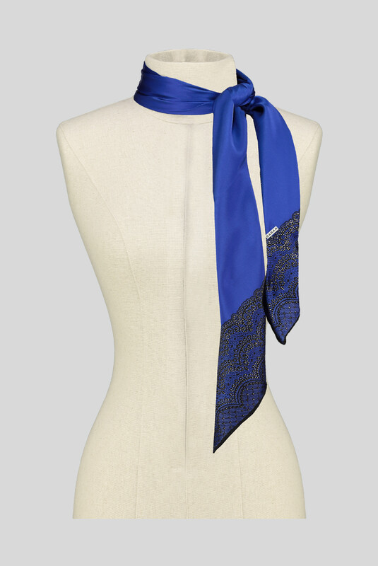 Varaklı Geometrik Desenli Mavi Saten İpek Eşarp - SARAR