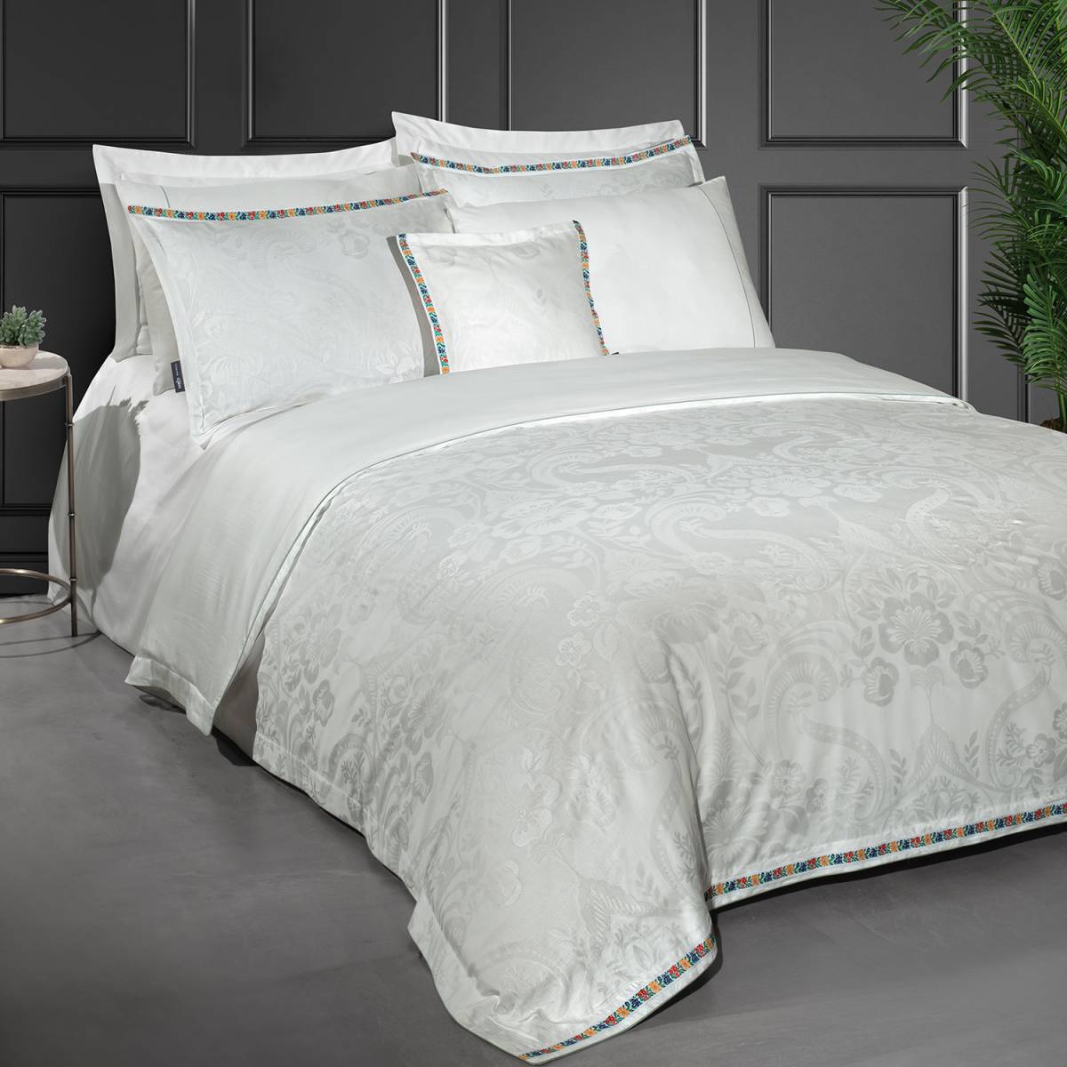 Shakira Jakarlı Saten Nevresim Takımı King Size - 2